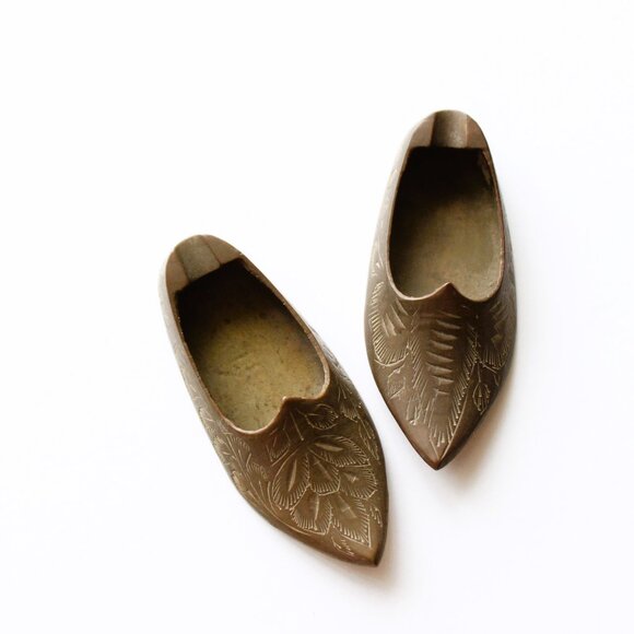 2 Vintage Brass Ashtray Genie Shoe Slippers India 3.75 Tobacciana Incense Burner - Picture 2 of 7